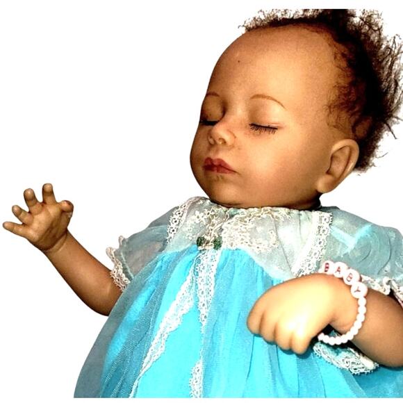 Reborn Baby Doll With 4 Outfits, Diaper, a Beanie & Blanket By Andrea Arcello - Picture 6 of 15